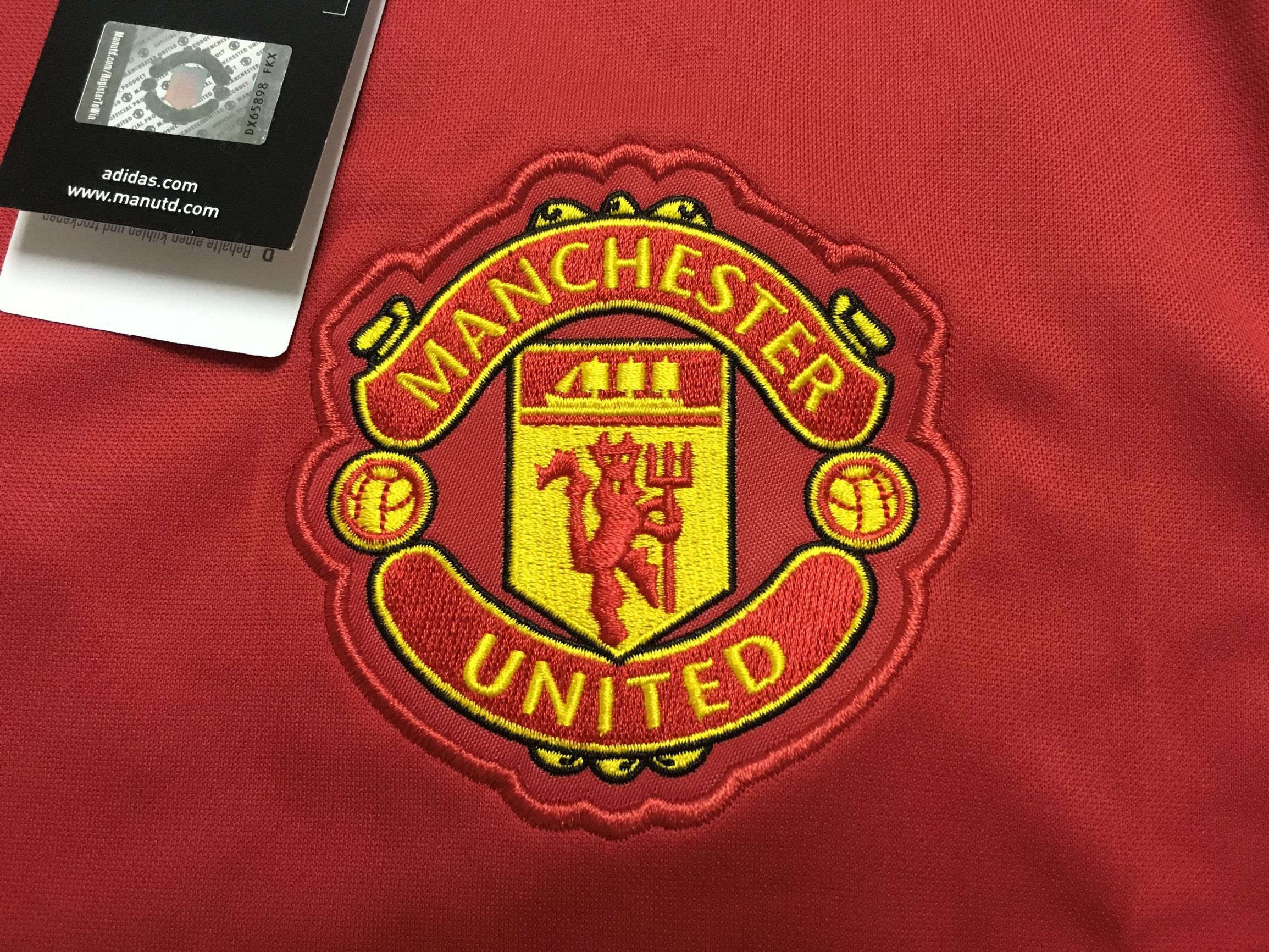 曼联新赛季球衣球员版和球迷版,曼联16-17队服