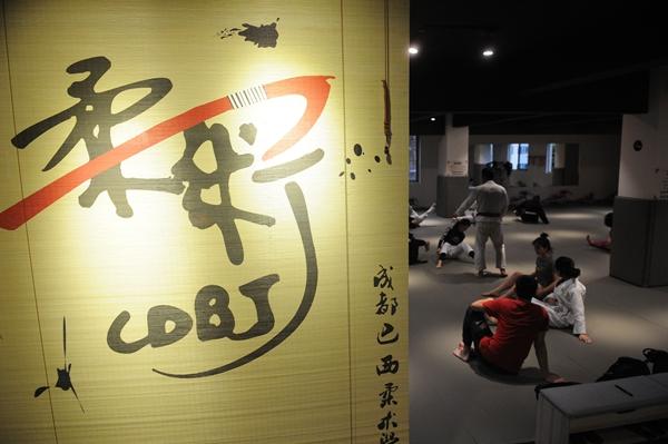 巴西柔术成人好学吗,巴西柔术适合女性防身吗