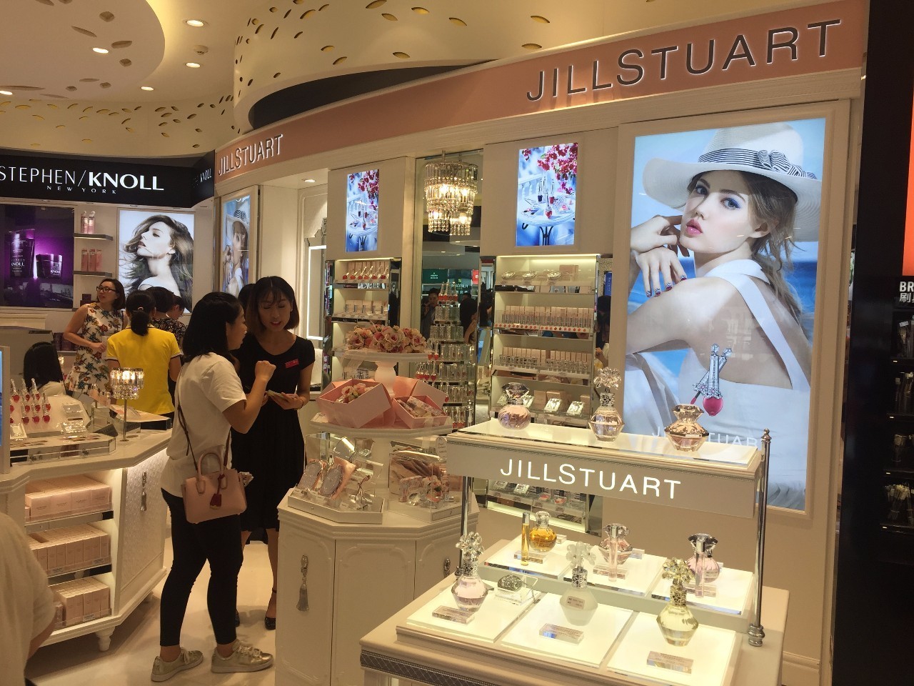 上海哪个免税店买后最便宜,上海最大的免税商场在哪里