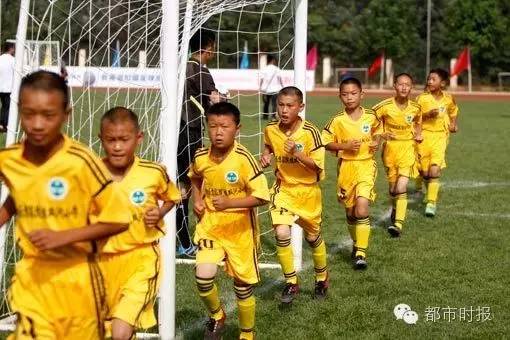 又是别人家的孩子！全省最会踢球的小朋友都在泸西比赛