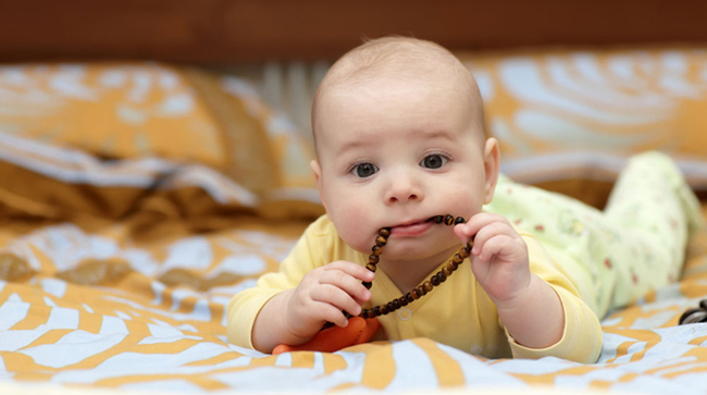 小孩吃异物多久能排出,宝宝吃了塑料异物能排出来吗