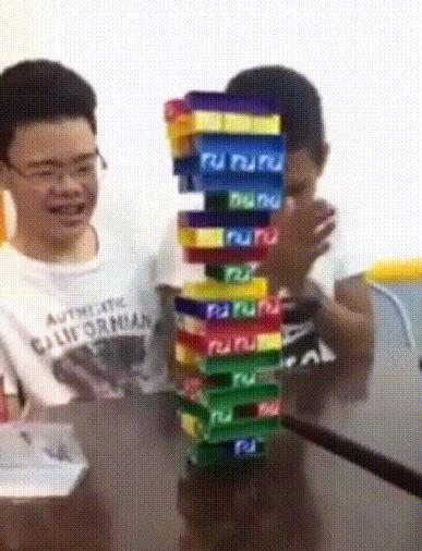 城会玩！开着汽车踢足球，用挖掘机当守门员