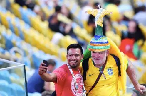 傅园慧奥运领奖,傅园慧无缘奖牌