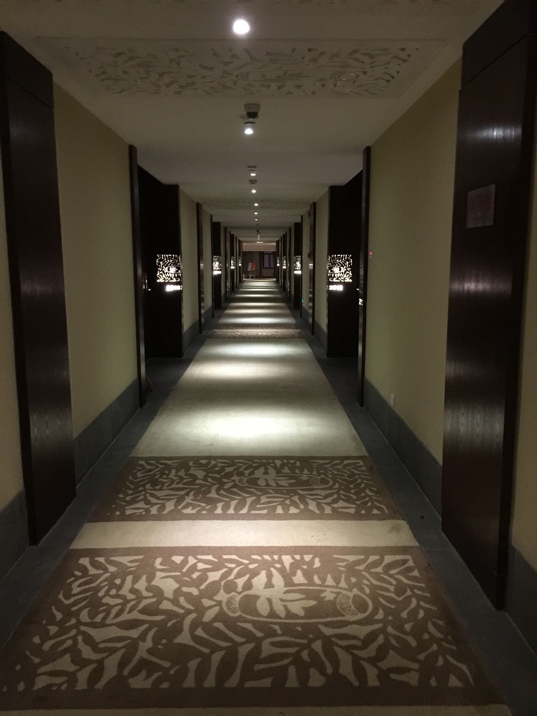 雷州樟树湾大酒店价格,雷州樟树湾大酒店有特大饭桌吗