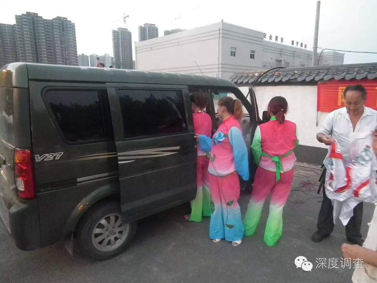 边走边唱的陕南旬阳农民工花鼓队,陕南旬阳花鼓