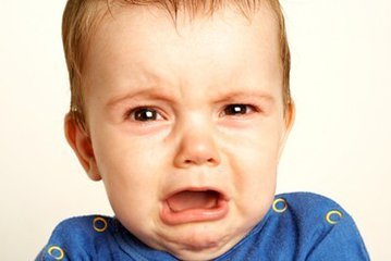 宝宝感冒鼻塞哭闹无法入睡,宝宝感冒呼吸困难喘气