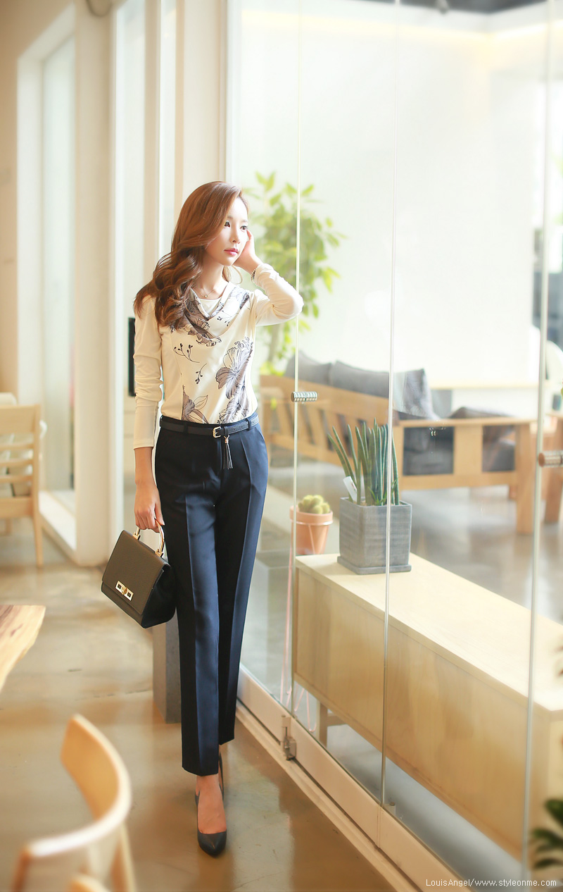 诱人身材，高贵气质，迷人写真