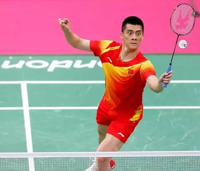 羽毛球握拍需要握到锥盖吗,羽毛球握拍方法和发力