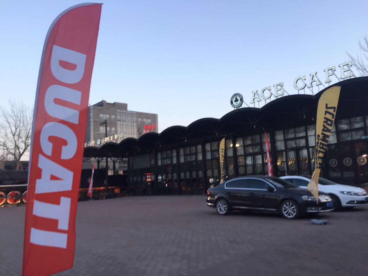 数百名杜卡迪车主齐聚北京，新款杜卡迪魔鬼Carbon现身