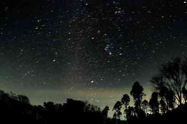 农村夜晚的鬼火怎么形成的,农村野地鬼火是怎么回事