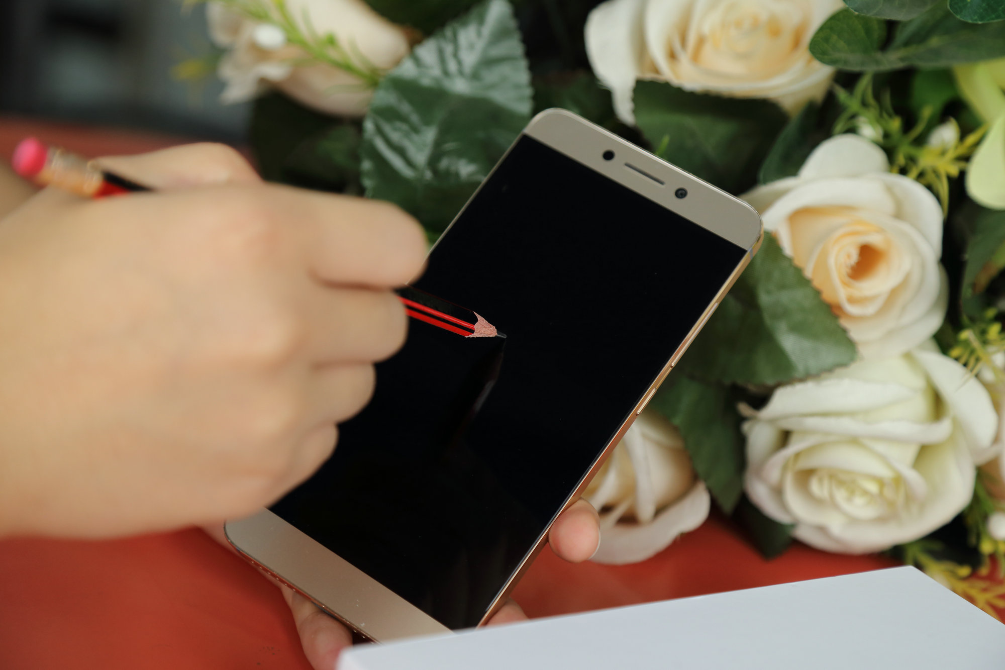 保护脆弱的手机屏幕,跟电子设备说拜拜