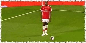 最经典搞笑中超足球gif,足球球员搞怪图片