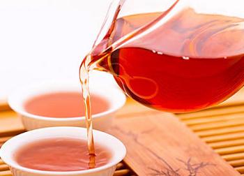 晚上喝熟普洱茶的功效与作用,普洱茶的养生功效都有哪些