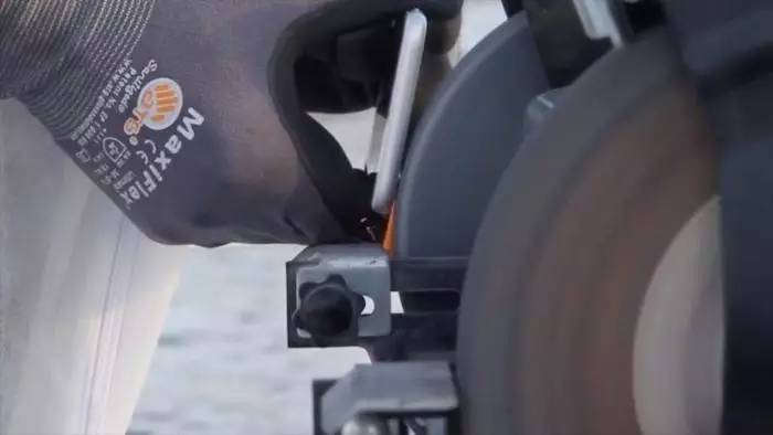 iphone摄像头外圈磕碰,iphone6摄像头旁边小孔