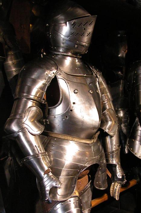 札甲和板甲哪个防御效果更好,西方板甲和东方甲胄谁更强