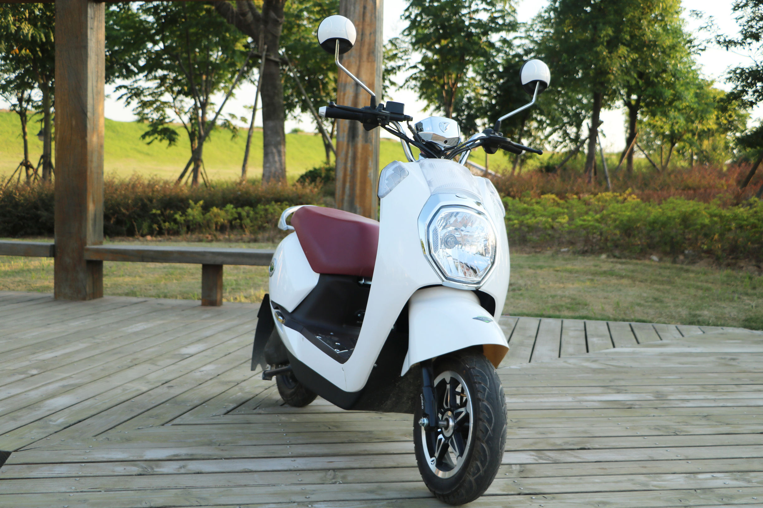 雅迪和小牛哪个更智能,雅迪比小牛更稳定