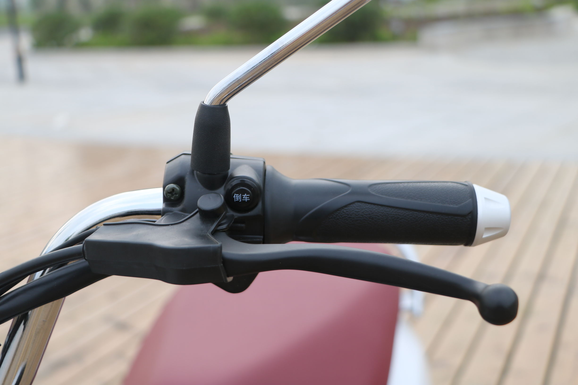 雅迪和小牛哪个更智能,雅迪比小牛更稳定