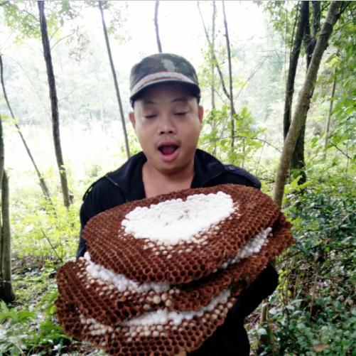 一侗给您介绍一位年轻的侗族捕猎能手——阿现大师