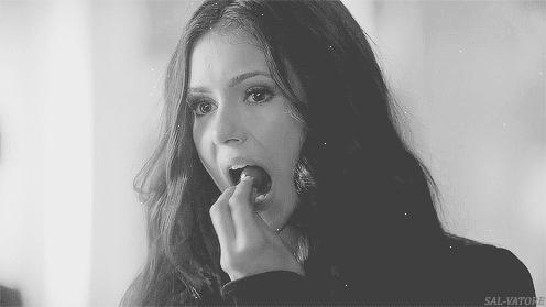 天呐!年轻情侣亲个嘴后