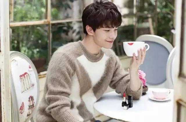 一笑倾城同款口红,微微一笑很倾城贝微微同款口红