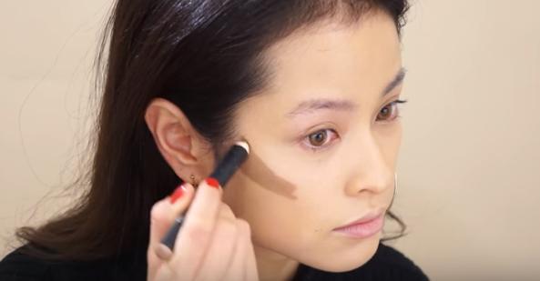 任娜英捏扁鼻子几秒后复原,任娜英鼻子一捏就塌