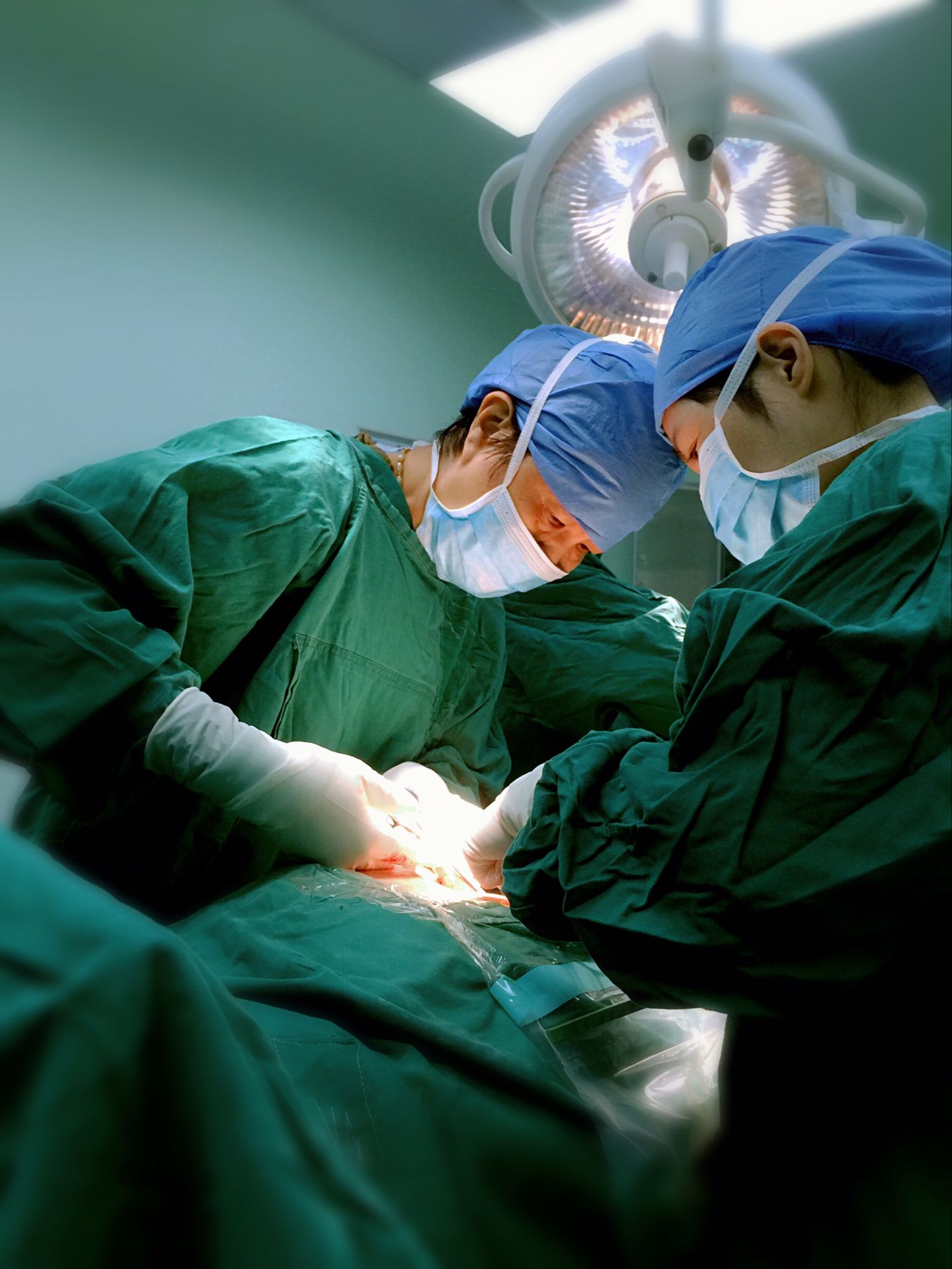 摄影大赛无影灯下的娘子军，无论白天、黑夜，她们与这里结下不解之缘！（作品展示102期）