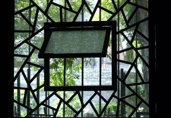 入世渐多恩怨事，理欲藏神息智争