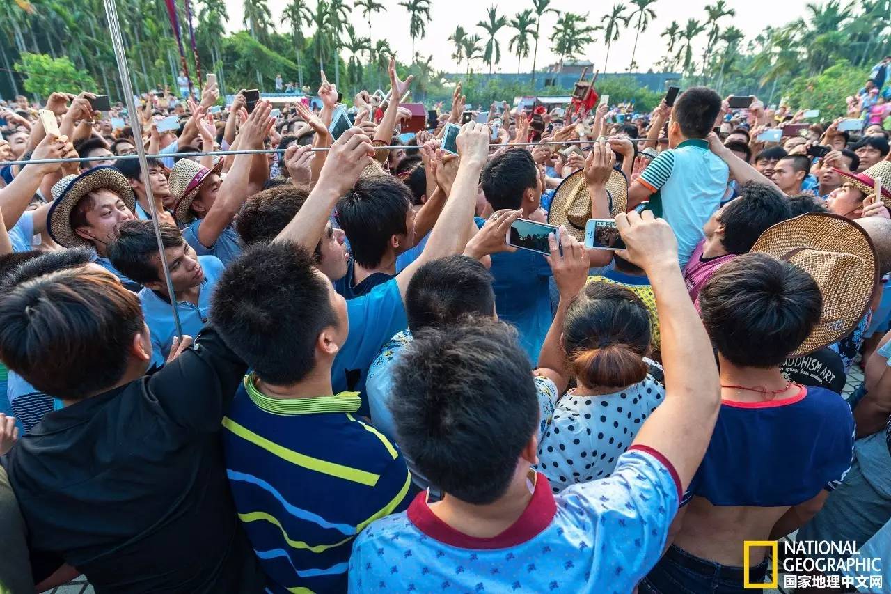 海南祭神灵历史由来,海南风俗穿杖仪式