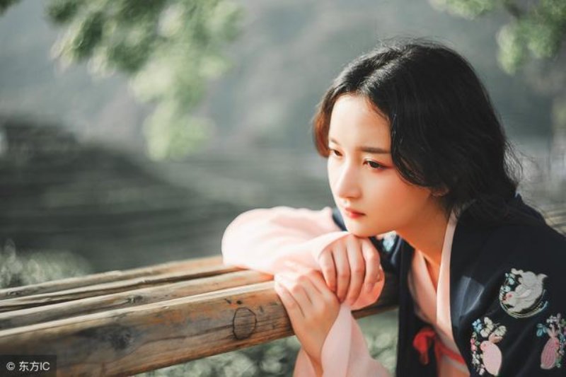 穿越成废物小姐的小说,小说主角穿越异世变成诡异药剂师