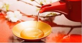 白露节气饮白露茶,暑退凉风起闲饮白露茶