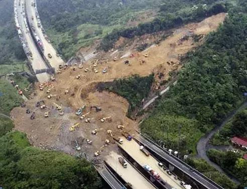 遭遇山体滑坡处置流程,山体滑坡导致车辆受损应该怎么办