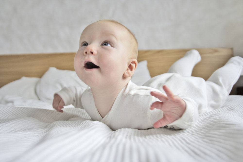 14岁孩子头上有虱子怎么引起的,小孩子头上突然长虱子怎么回事