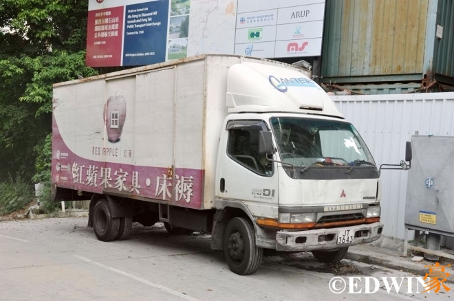 经典的日系卡车这里都有？香港街头某货运停车场实拍