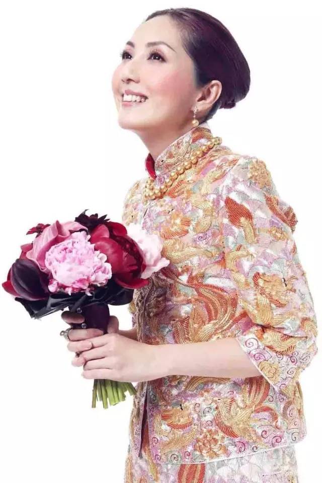 龙凤褂和秀禾服区别婚纱照,秀禾服和龙凤褂婚纱