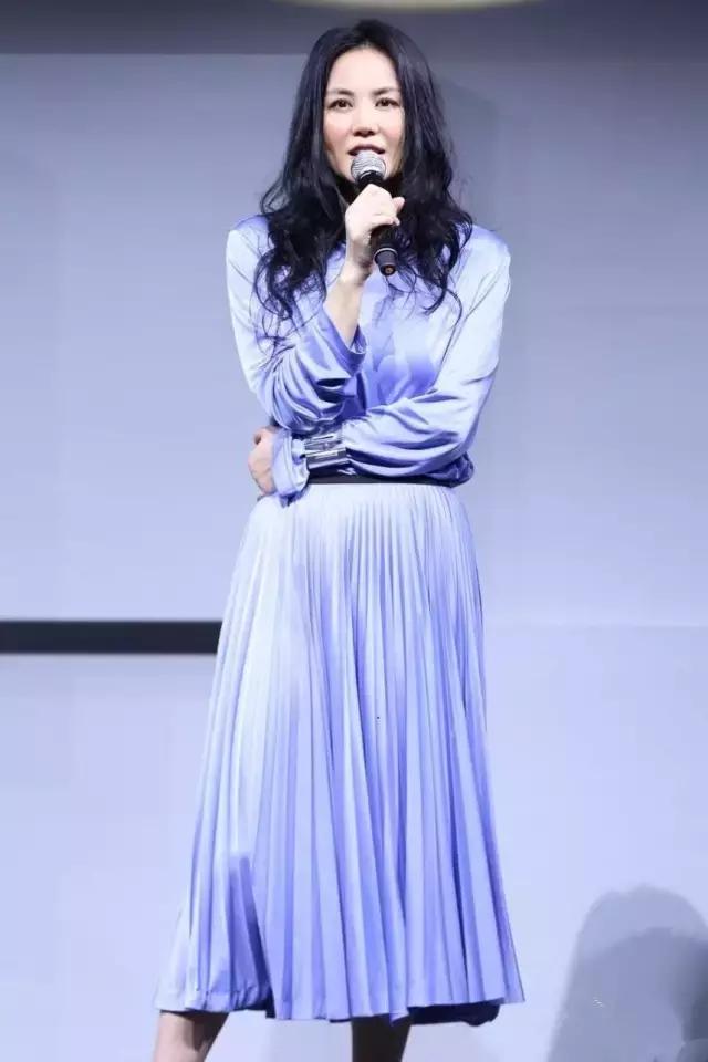 王菲为什么越活越少女,王菲活得像少女一样