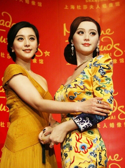 明星蜡像参差不齐,有的宛如双胞胎,有的像*气娃充**娃还是爆款!