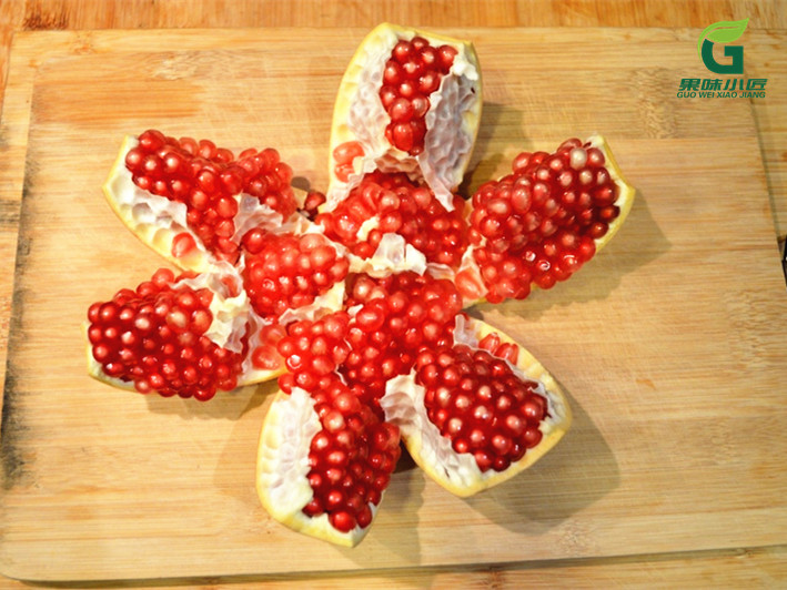 石榴怎么才能完整的剥开呢,石榴剥开技巧
