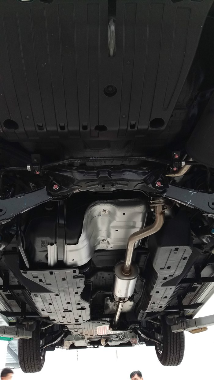 本田crv2016经典款详细配置图表,16年本田crv2.0两驱还值得买吗