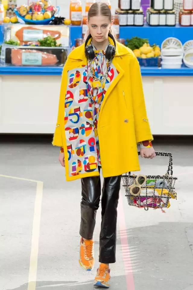 套娃chanel (chanel度假系列呼啦圈包)