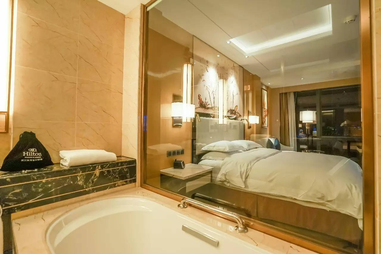 武汉世茂希尔顿酒店怎么去,武汉世茂希尔顿酒店攻略