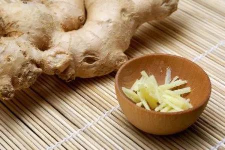 常州一媳妇把用剩的姜块埋在泥土里,一个月后奇迹发生了!