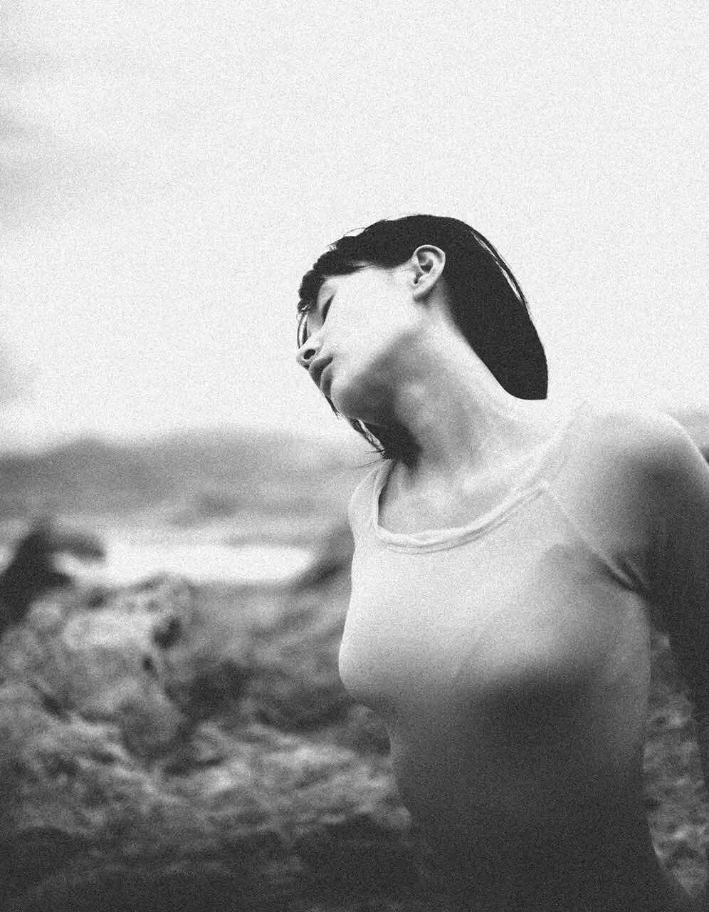 神思远丨少女有一些神性，不近人世肢体完美