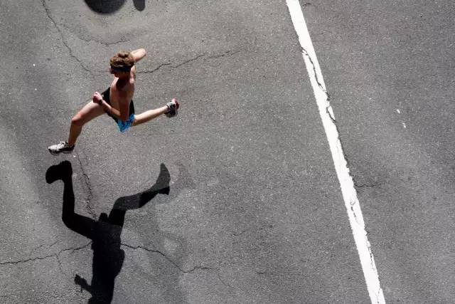 跑步者的快感,你知道跑步的人对身边人的伤害吗