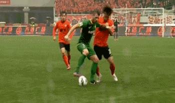 中国足球的东邪西毒,功夫足球反映国内足球真实