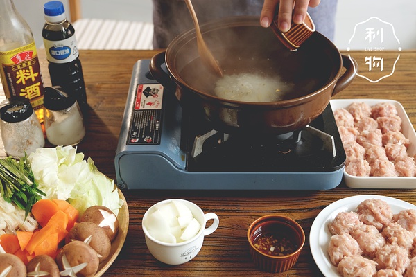 涓変笁涓や袱缇庨瑙嗛,鍙佷咯鐏攨椋熷爞鎶栭煶鍥㈣喘