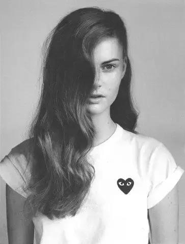 时日谈丨不仅仅是小红心川久保玲的解构主义风格探析