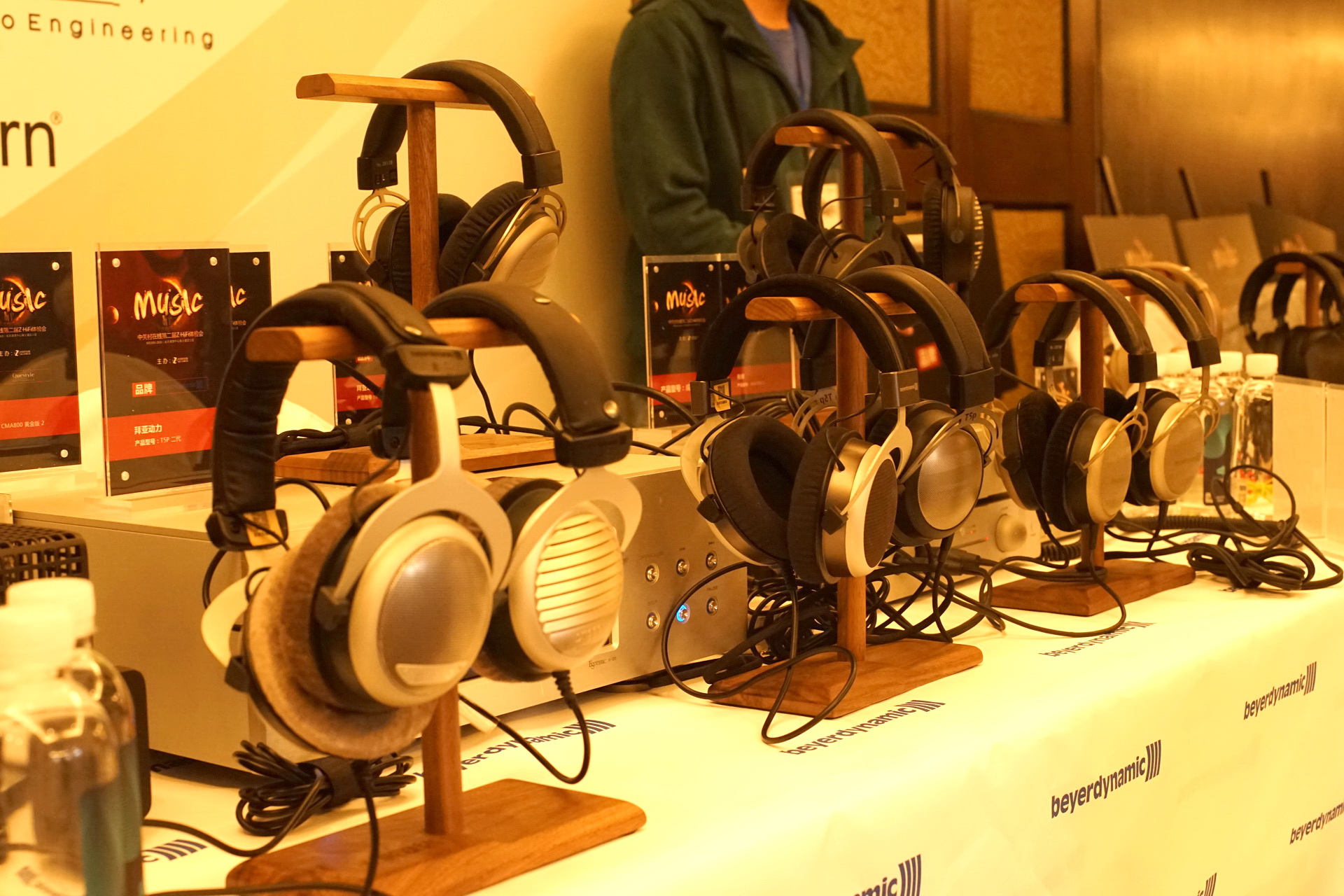 某IT垂直网站四度转手失败，只能开展会卖HIFI耳机器材了？