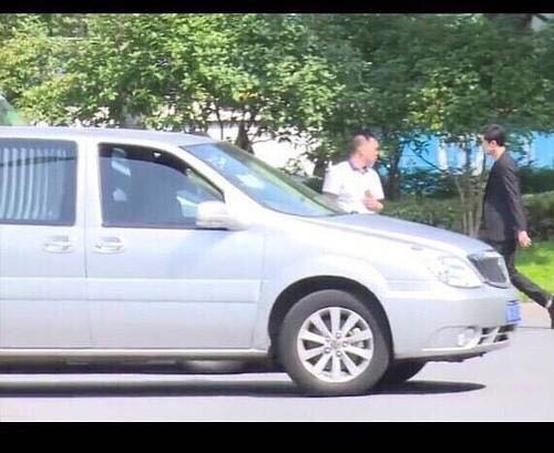 井柏然告别微博INS，疑因李易峰付辛博为乔任梁守夜而遭网暴