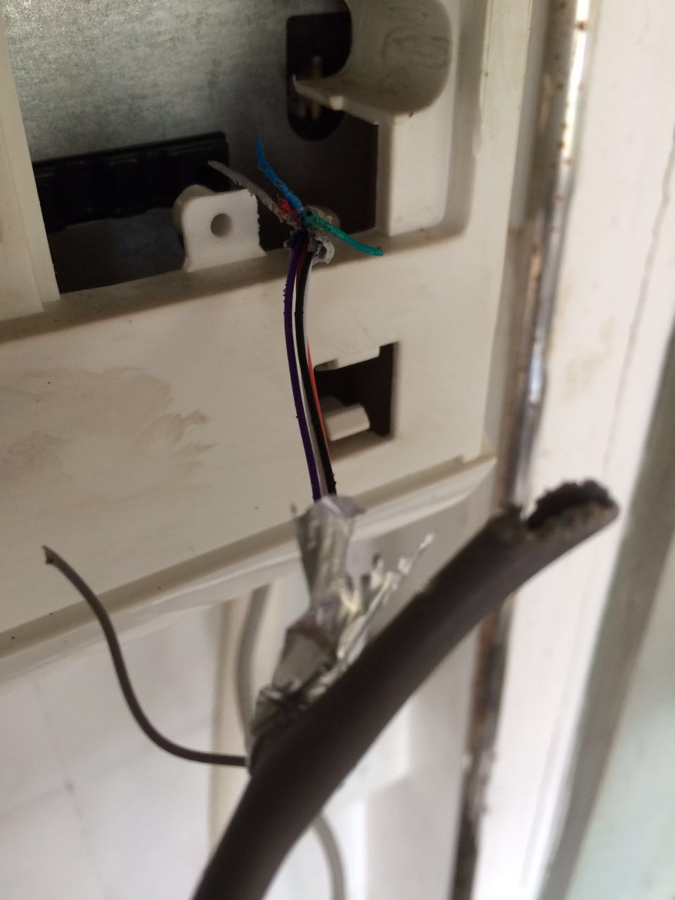 空调里进老鼠,空调有老鼠怎样能抓住老鼠