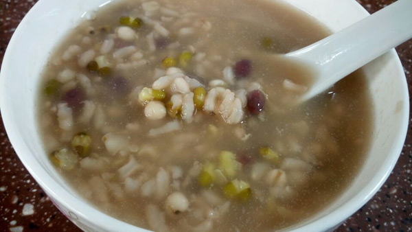 宝宝牙龈红肿喝啥能降火消肿,小孩上火牙龈肿吃什么可以去火